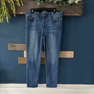 Democracy Ab Solution EUC. Size 14